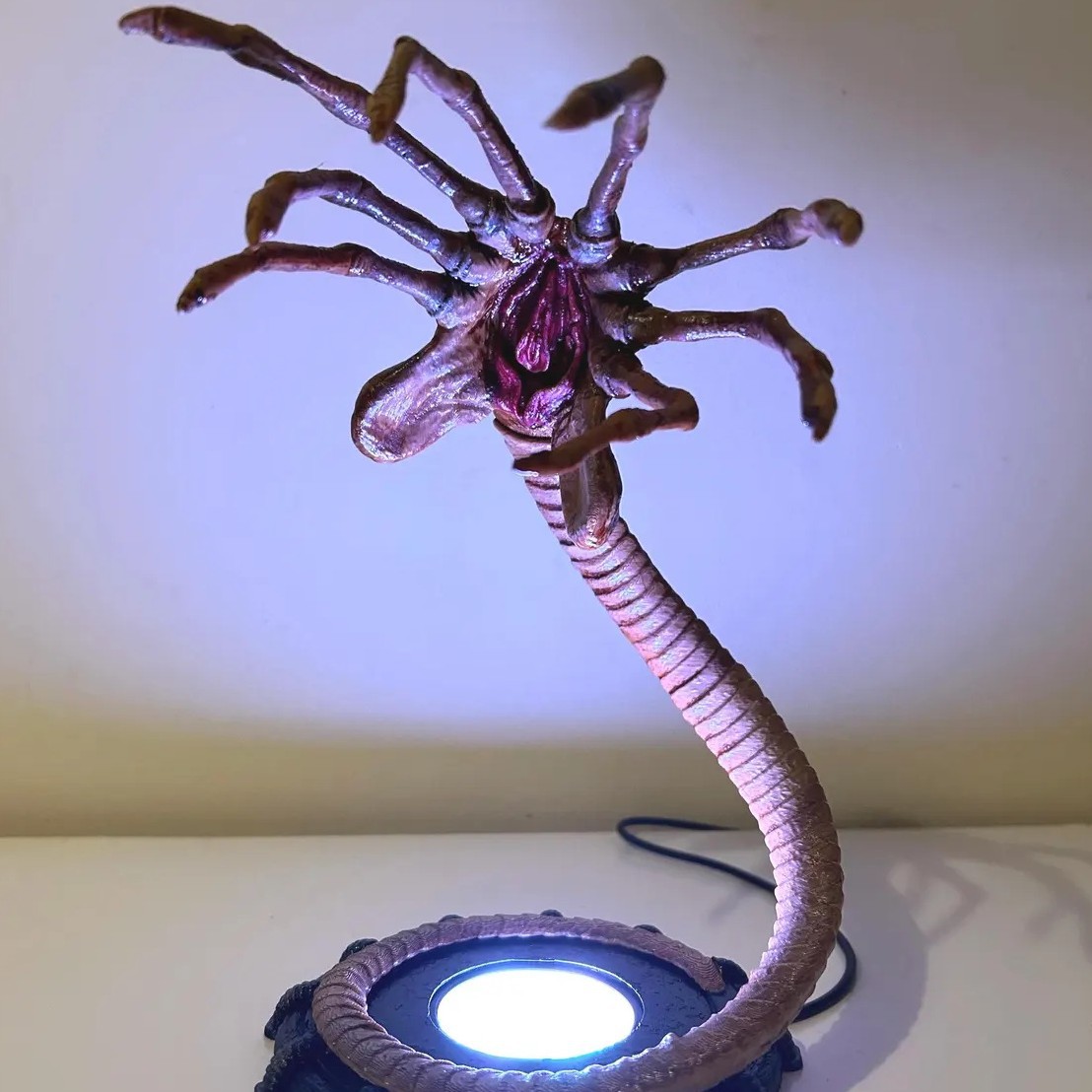 Lampada Notturna Alien Facehug - Home Decor Lamp recensione e prezzo