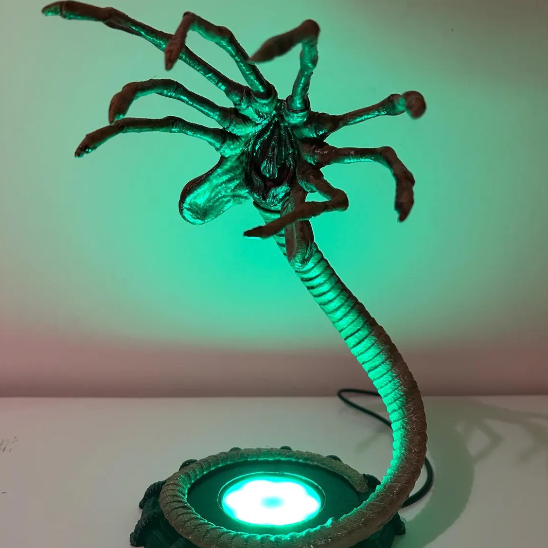 Lampada Notturna Alien Facehug - Home Decor Lamp recensione e prezzo
