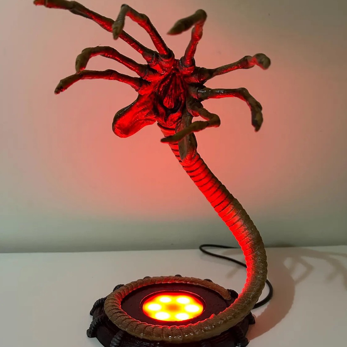Lampada Notturna Alien Facehug - Home Decor Lamp recensione e prezzo